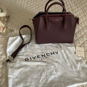 Beautiful, like new small Antigona handbag.